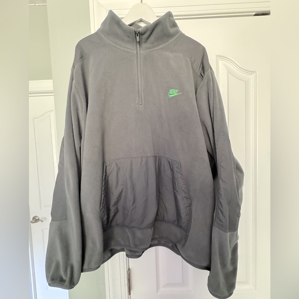 Men’s 3XL gray Nike jacket, good condition